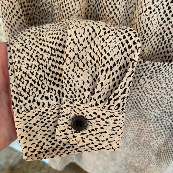 LOFT Snakeskin Print Button Down LS XS - Picture 6 of 6